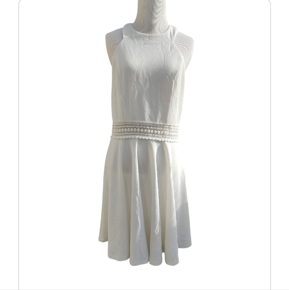 Alya Francesca's White Sleeveless Dress Size M - Picture 1 of 6